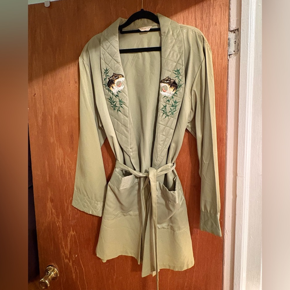 Vintage Suzy Wong Embroidered Tiger Green Robe